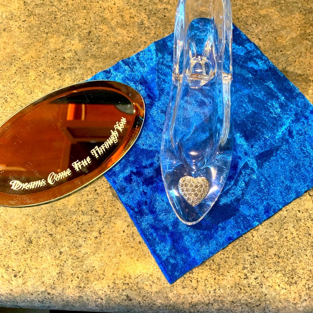 Glass Cinderella Slipper with mirror base - Picture 2 of 11